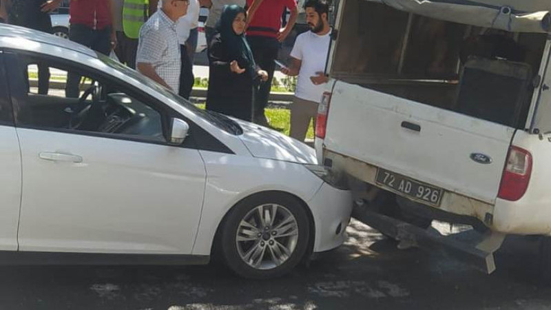 TURGUT ÖZAL CADDESİNDE ZİNCİRLEME KAZA