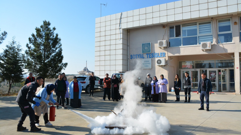 Yurt personellerine yangın tatbikatı ve eğitimi