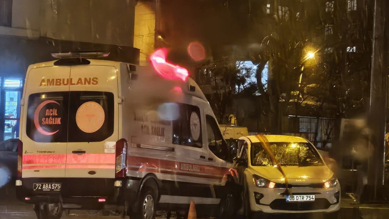 Batman’da gelin arabası ambulansla çarpıştı