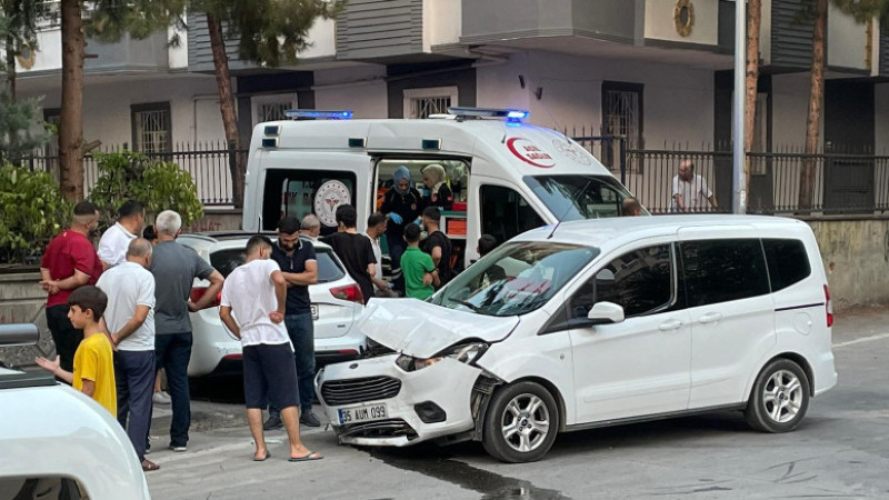 KÜLTÜR MAHALLESİNDE KAZA İKİ YARALI