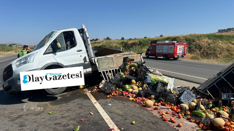 SEBZE YÜKLÜ KAMYONET DEVRİLDİ! YARALILAR VAR