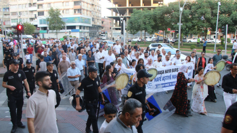 1 EYLÜL DÜNYA BARIŞ GÜNÜ NEDENİYLE YÜRÜYÜŞ YAPILDI