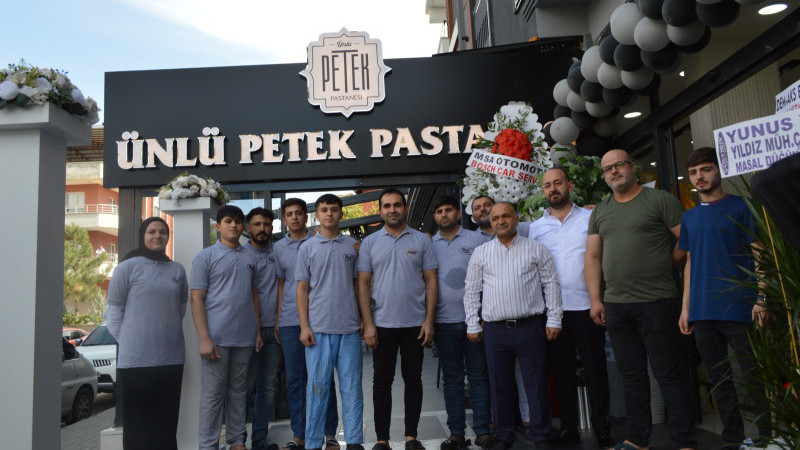 ÜNLÜ PETEK PASTA CAFE´NİN AÇILIŞI YAPILDI