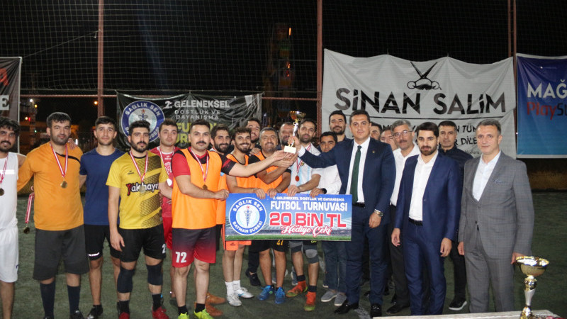 SAĞLIKSEN FUTBOL TURNUVASINDA ŞAMPİYON KOZLUK FC TAKIMI OLDU