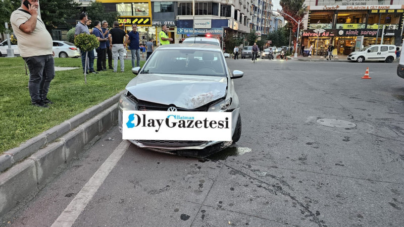 AYNI NOKTADA YİNE MADDİ HASARLI KAZA