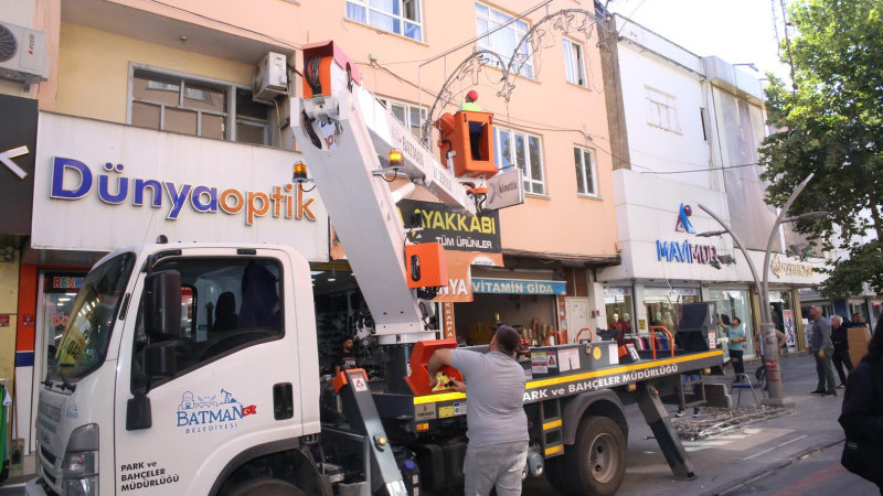 Gülistan Caddesi'ndeki arızalı ışıklar kaldırıldı