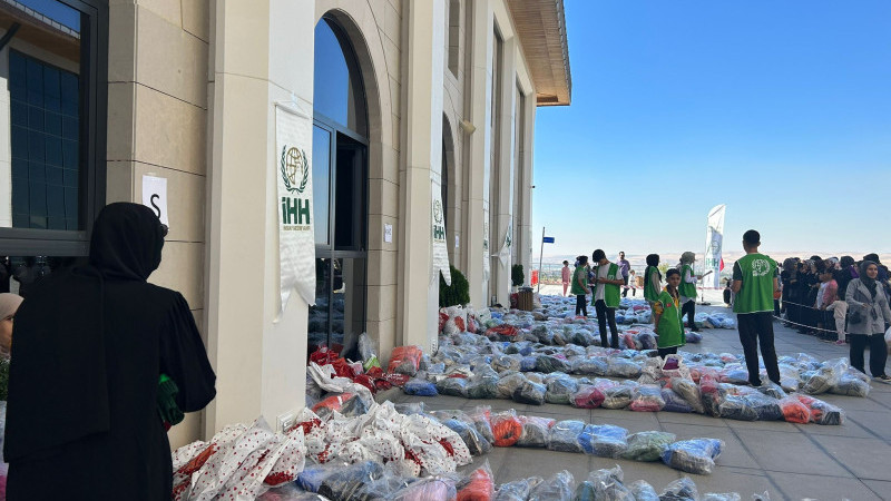 Kış öncesi 500 yetim çocuğu giyim