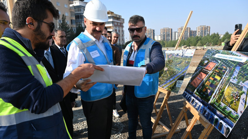 Vali Canalp, Yaşar Kemal Kent Ormanı'nda incelemelerde bulundu