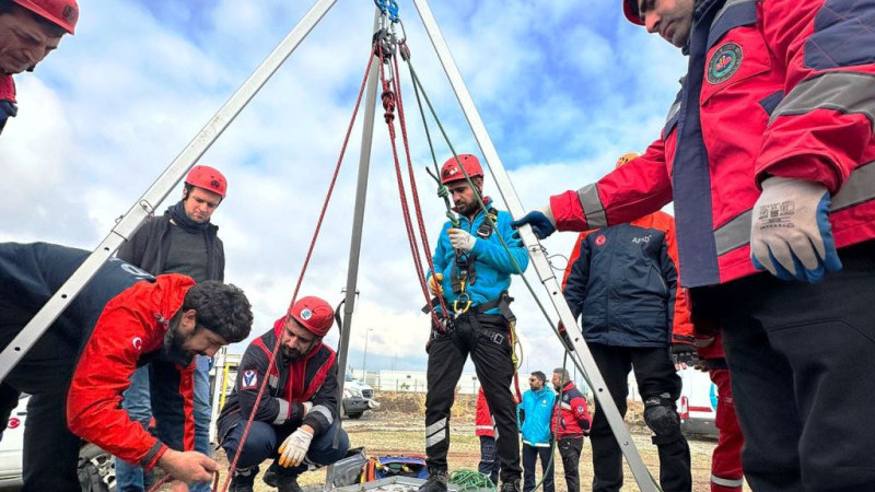 Umke Ekibine Deprem Arama-Kurtarma eğitimi