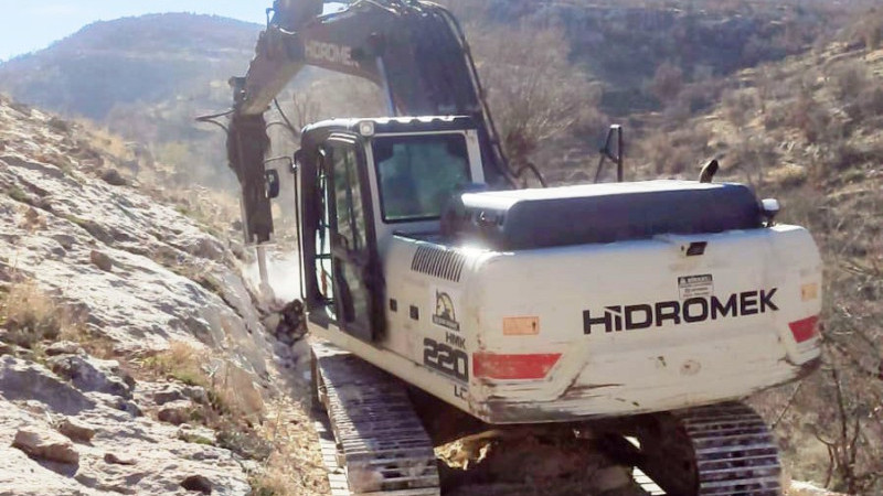 Hasankeyf’te Yakaköy Köyü’nde arazi yolu çalışmaları başladı