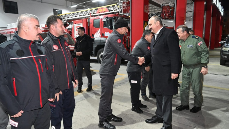 Vali Canalp'ten yeni yıl öncesi anlamlı ziyaretler