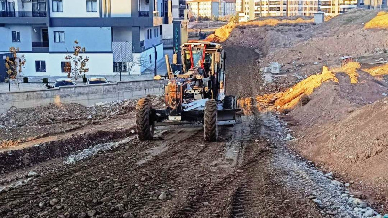 Çamlıtepe Mahallesi’nde çamurlu yol sorunu çözüldü