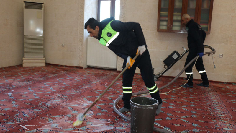 Belediye’den ibadethanelere gül kokulu temizlik