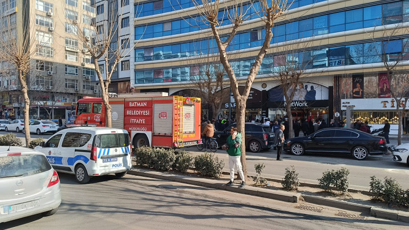 İş merkezinden atlayan kadın kurtarılamadı